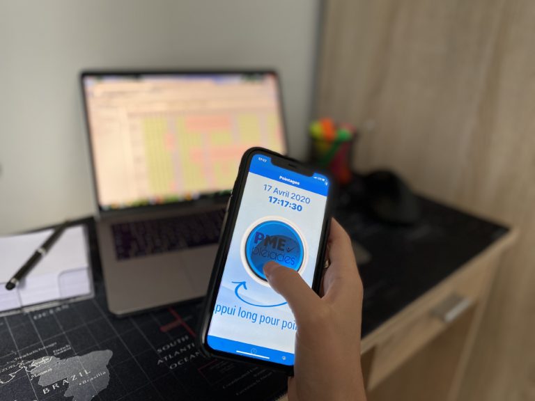 Badgeuse demande absence smartphone en télétravail